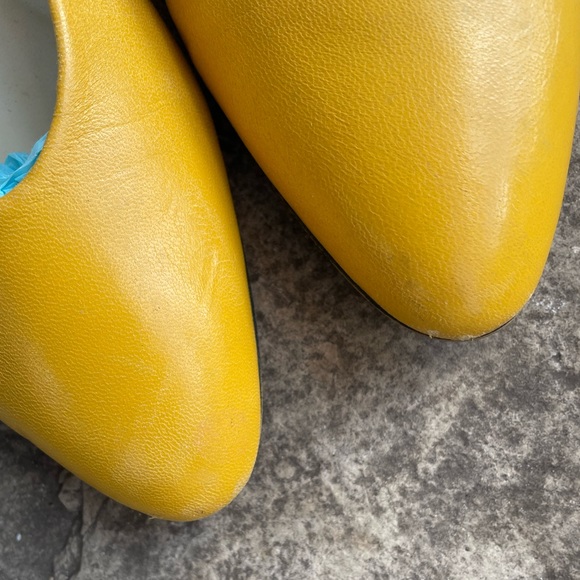 Vintage 60’s mustard yellow Pappagallo kitten heel pumps, size 7.5 - Picture 4 of 11